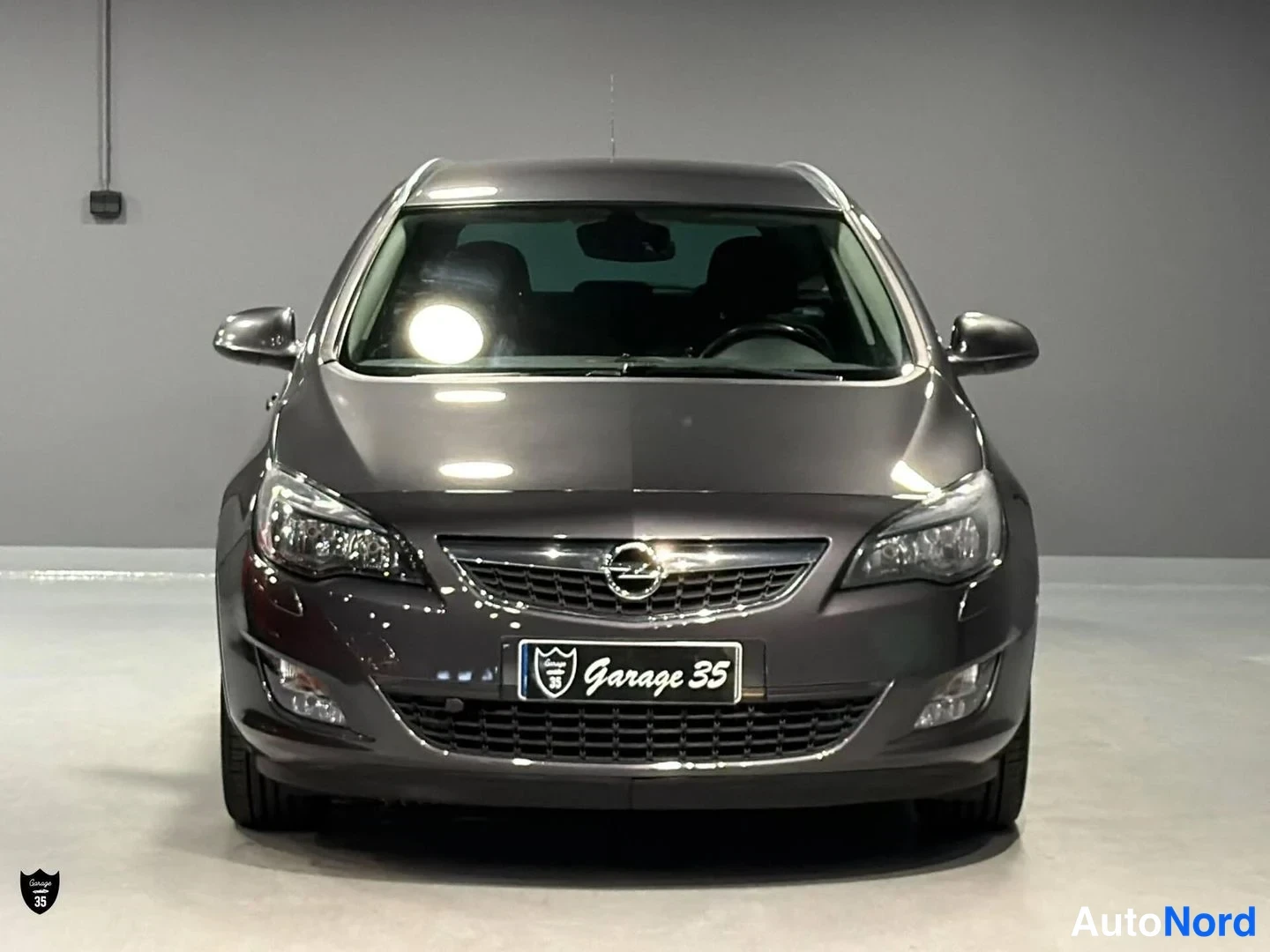 Harmaa Opel Astra 2011, edestä, kuva 3