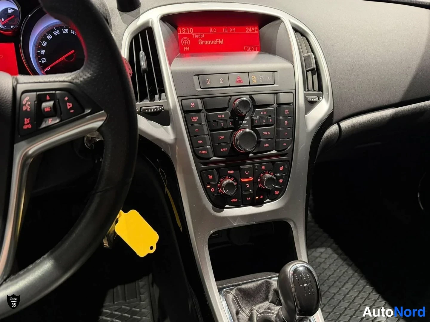Harmaa Opel Astra 2011, ohjaamo, kuva 9