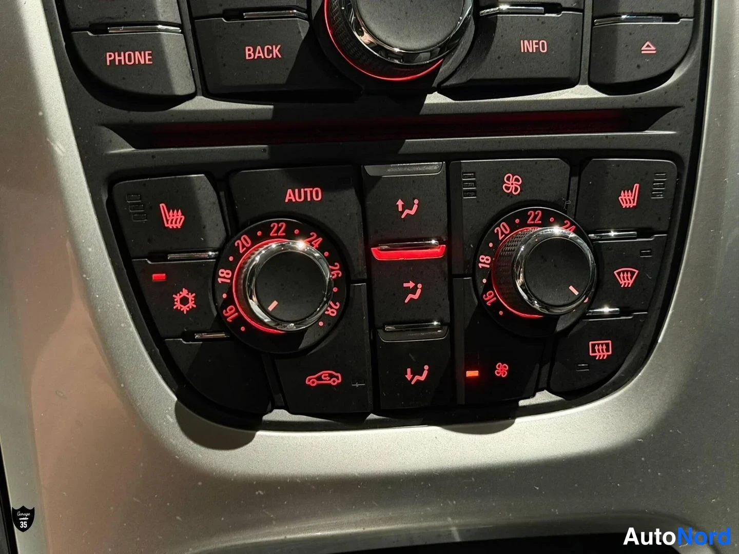 Harmaa Opel Astra 2011, yksityiskohta, kuva 22