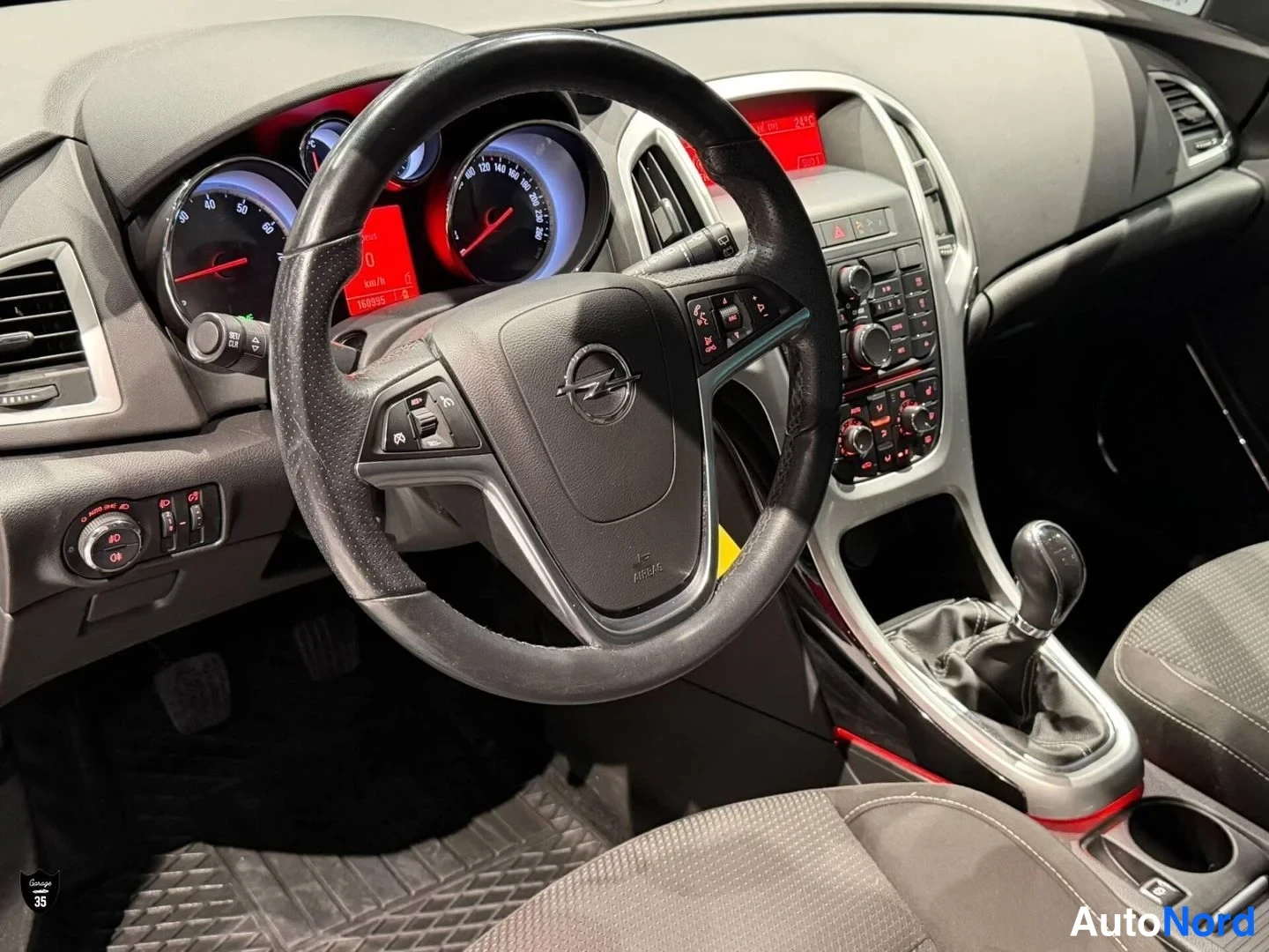 Harmaa Opel Astra 2011, ohjaamo, kuva 10