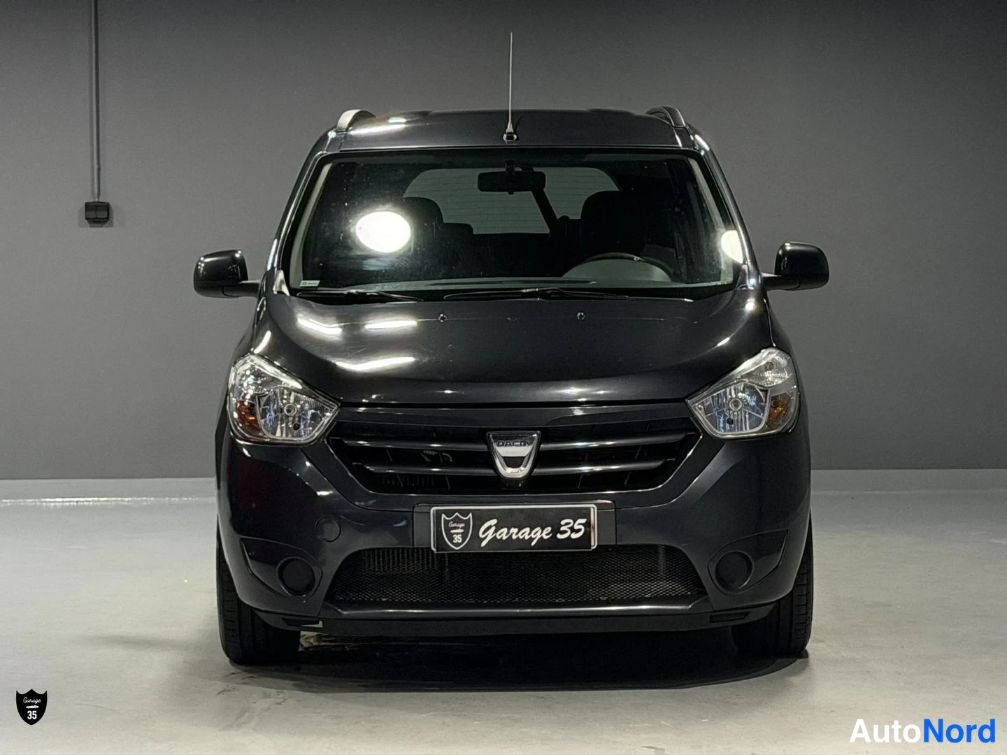Harmaa Dacia Lodgy 2015, edestä, kuva 3