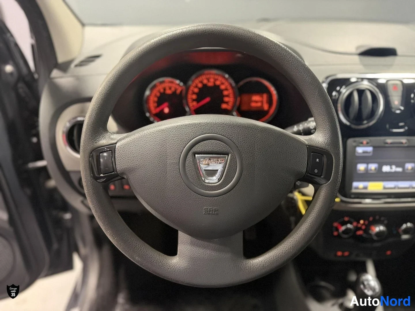 Harmaa Dacia Lodgy 2015, ohjaamo, kuva 12