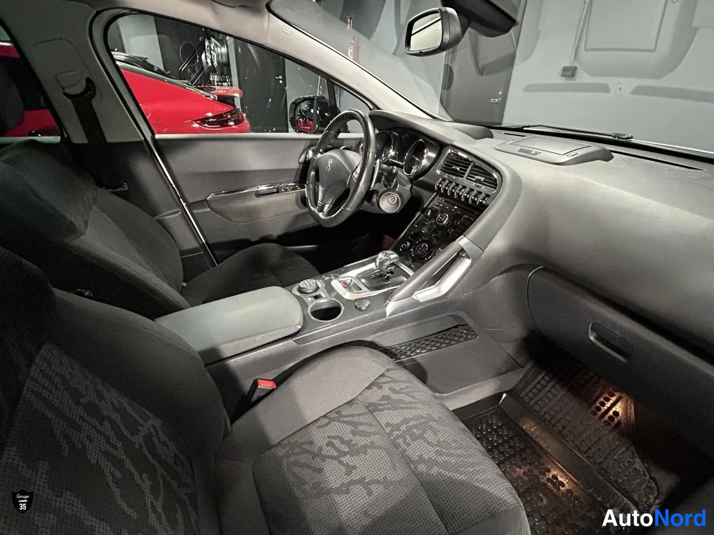 Vit Peugeot 3008 2012, förarplats, bild 11