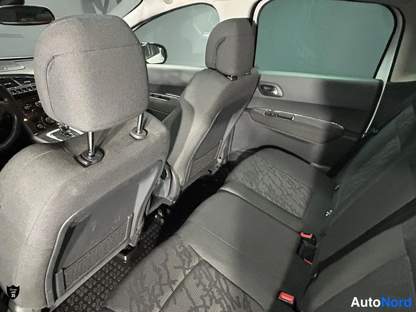 Vit Peugeot 3008 2012, baksäten, bild 13