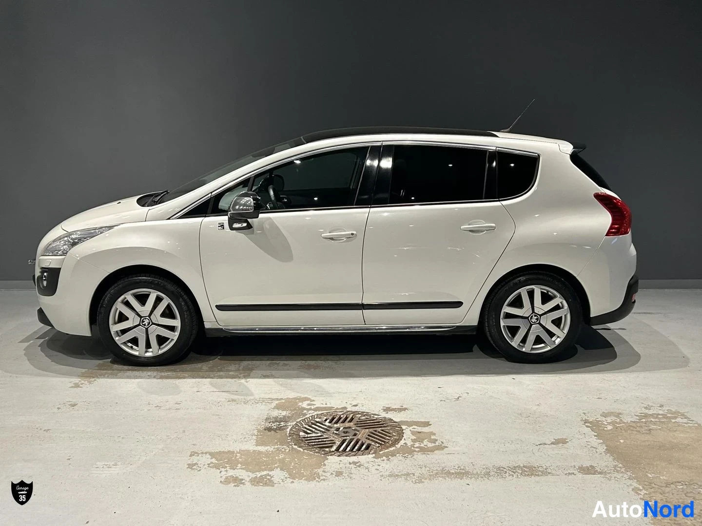 Vit Peugeot 3008 2012, från sidan, bild 5