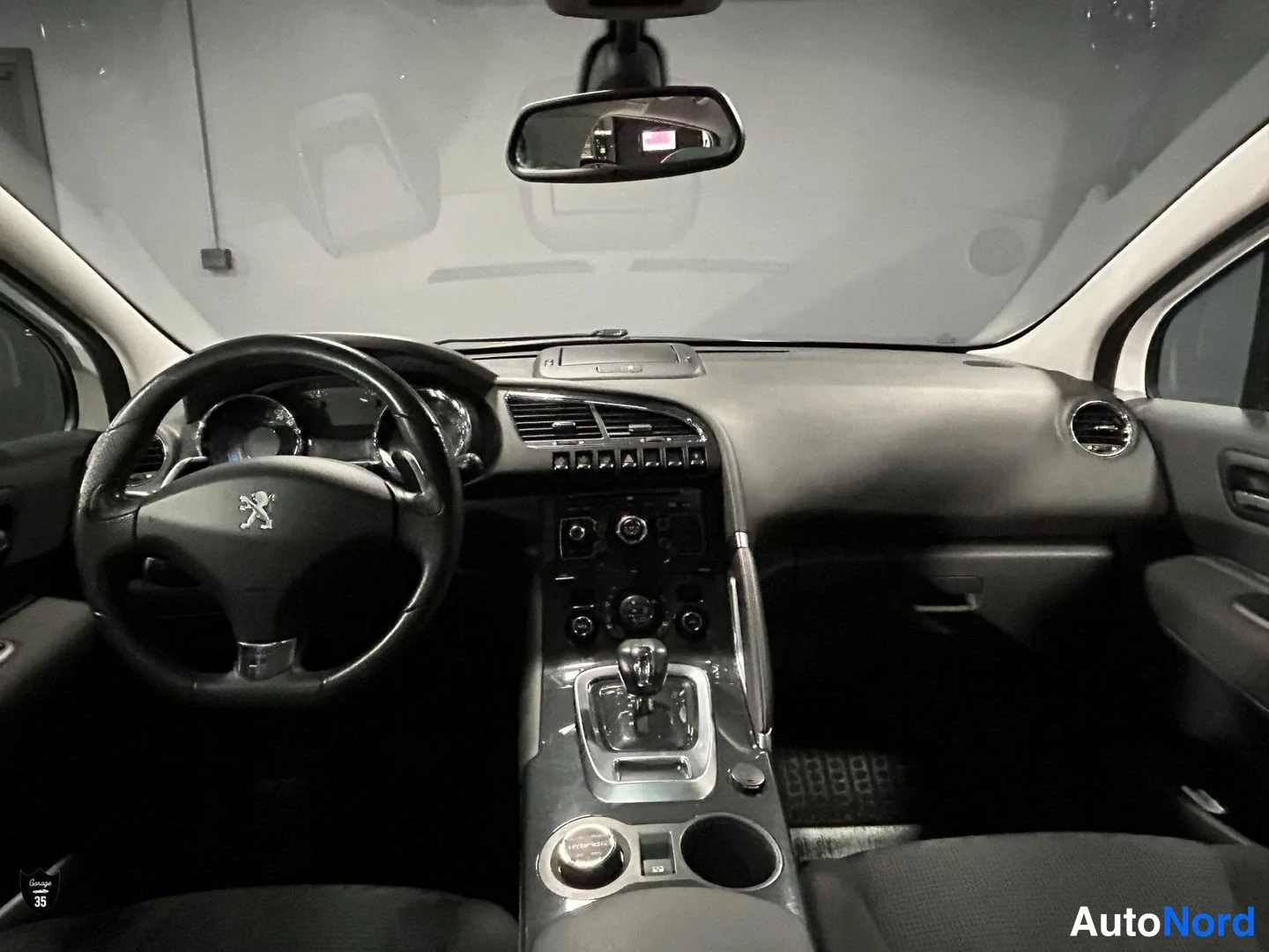 Vit Peugeot 3008 2012, förarplats, bild 10