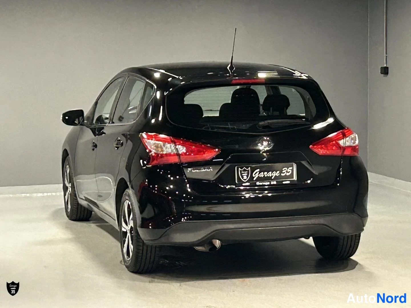 Musta Nissan Pulsar 2017, takaviisto, kuva 6