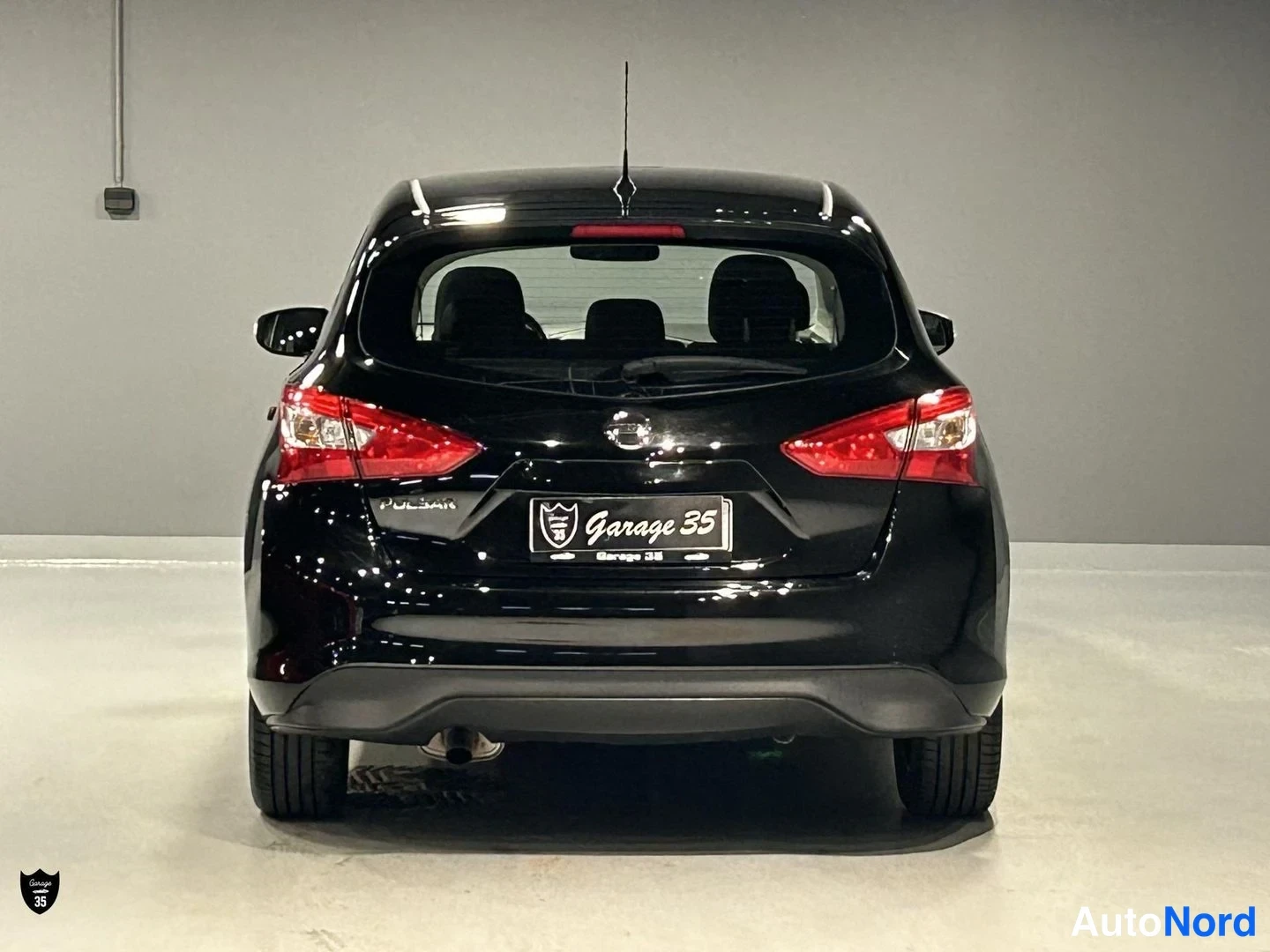 Musta Nissan Pulsar 2017, takaa, kuva 8