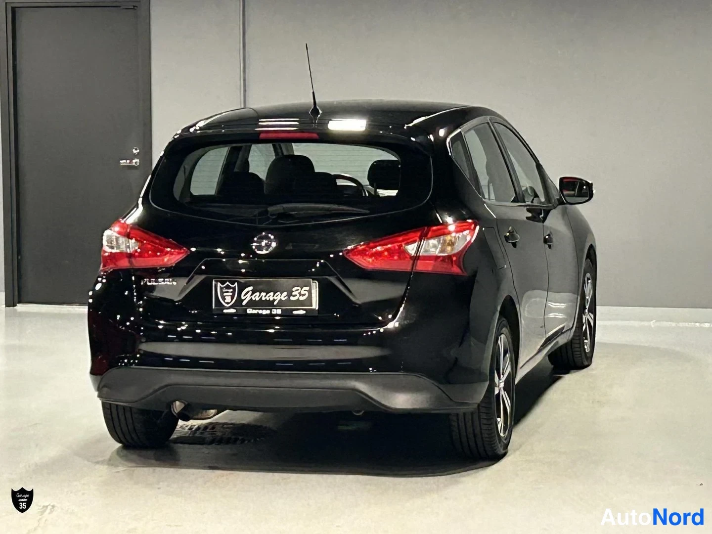 Musta Nissan Pulsar 2017, takaviisto, kuva 7