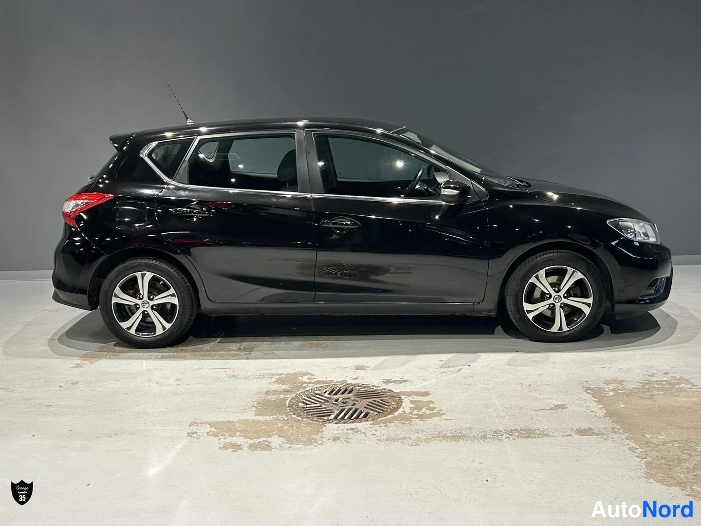 Musta Nissan Pulsar 2017, etuviisto, keula oikealle, kuva 4