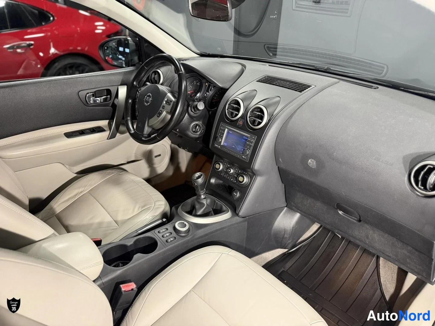 Violetti Nissan Qashqai+2 2011, ohjaamo, kuva 14