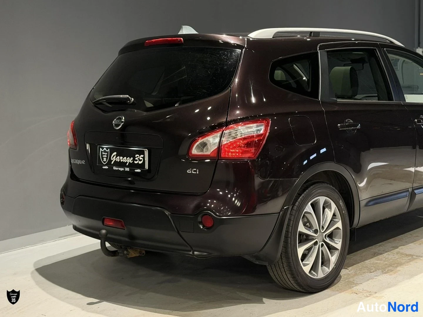 Violetti Nissan Qashqai+2 2011, takaviisto, kuva 9
