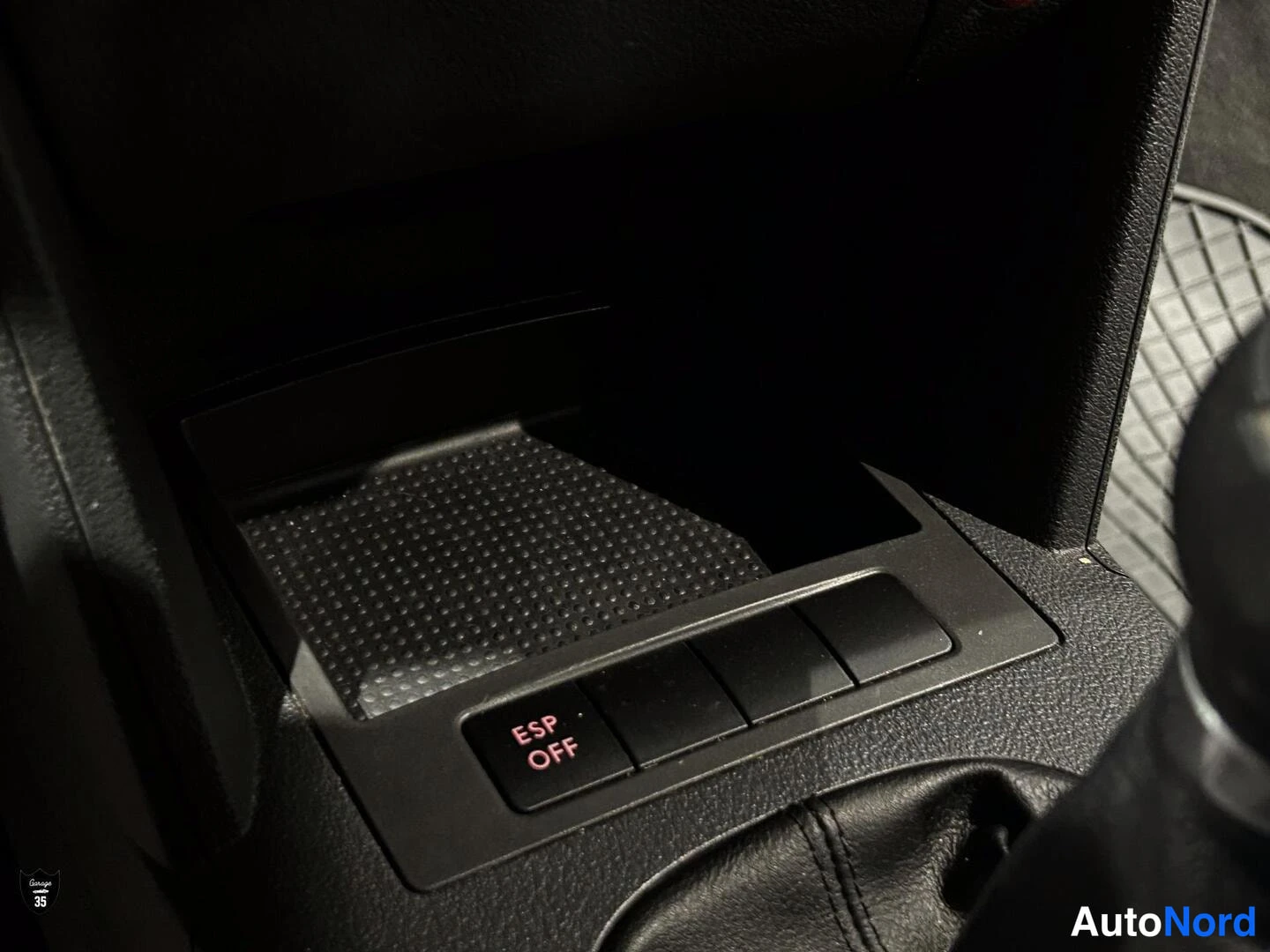 Harmaa Volkswagen Touran 2007, yksityiskohta, kuva 20