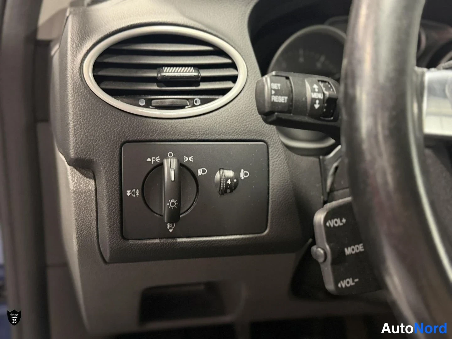 Sininen Ford Focus 2010, yksityiskohta, kuva 18