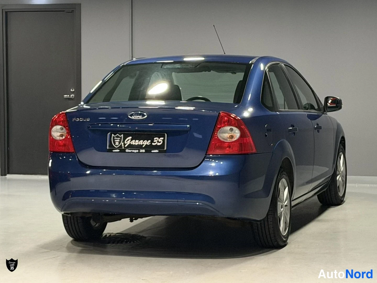 Sininen Ford Focus 2010, takaviisto, kuva 7