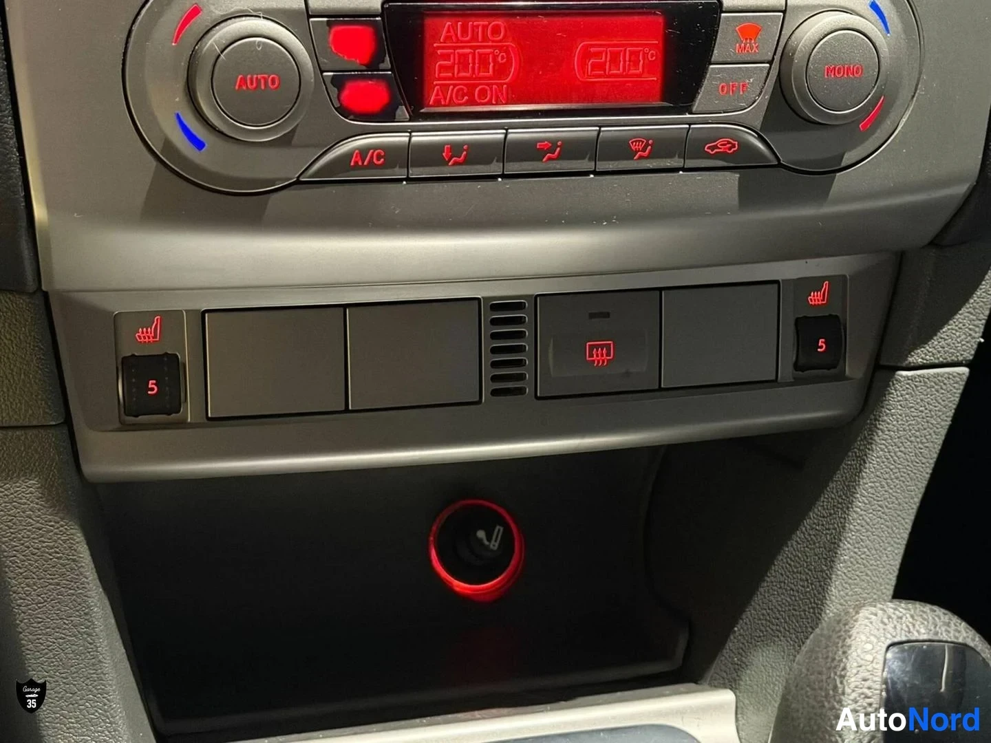 Valkoinen Ford Focus 2009, yksityiskohta, kuva 21