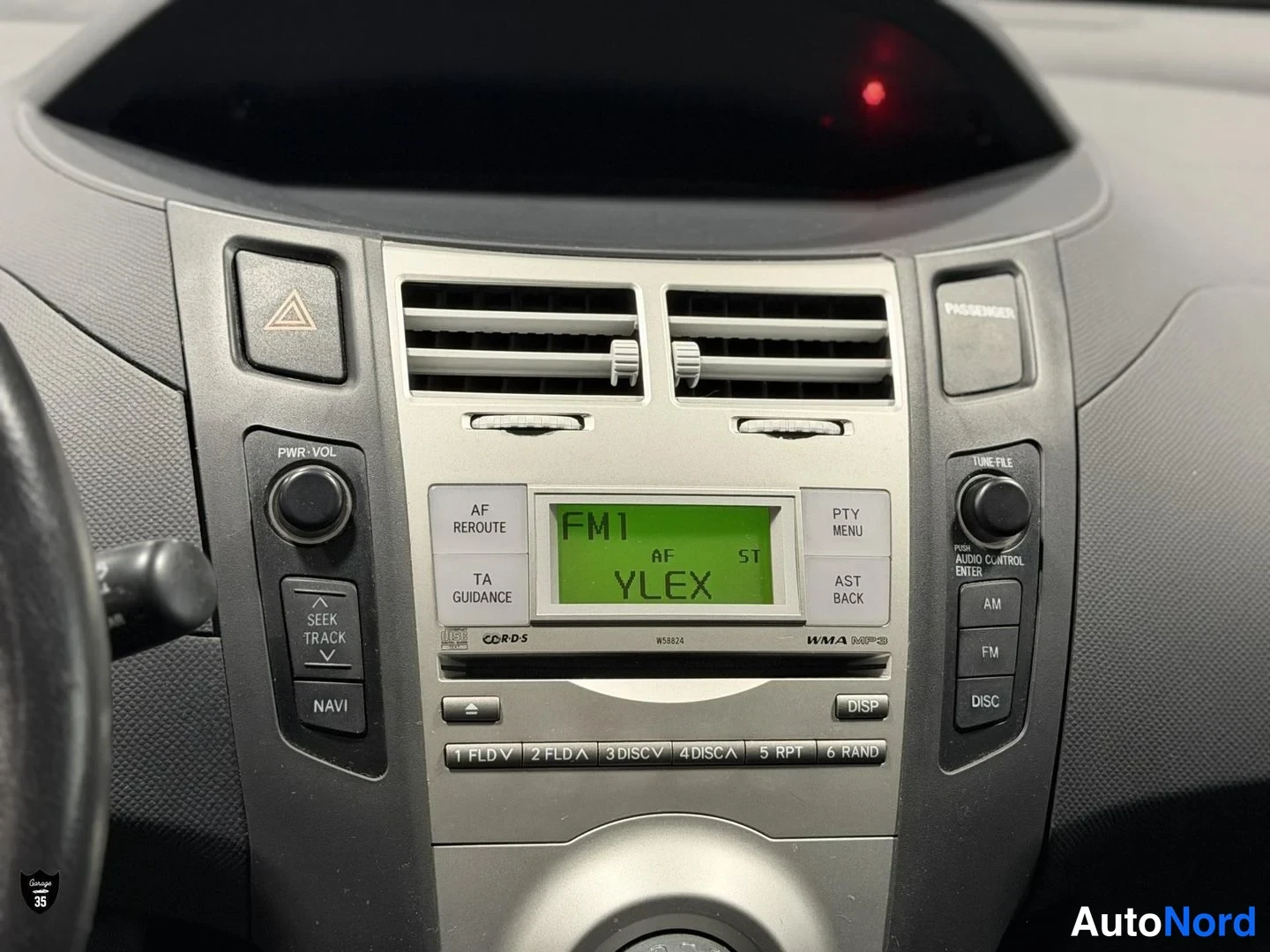 Musta Toyota Yaris 2006, yksityiskohta, kuva 17