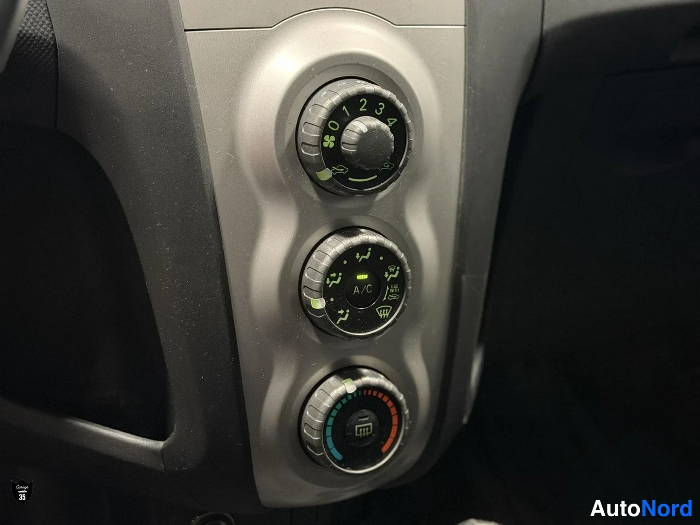 Musta Toyota Yaris 2006, yksityiskohta, kuva 18