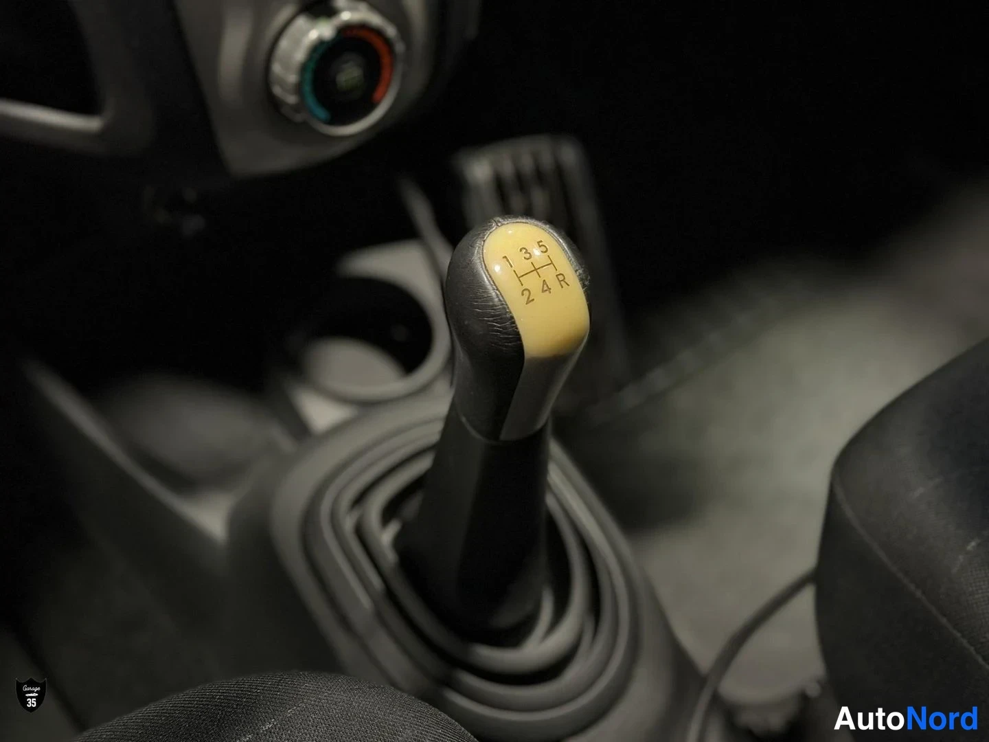 Musta Toyota Yaris 2006, yksityiskohta, kuva 21