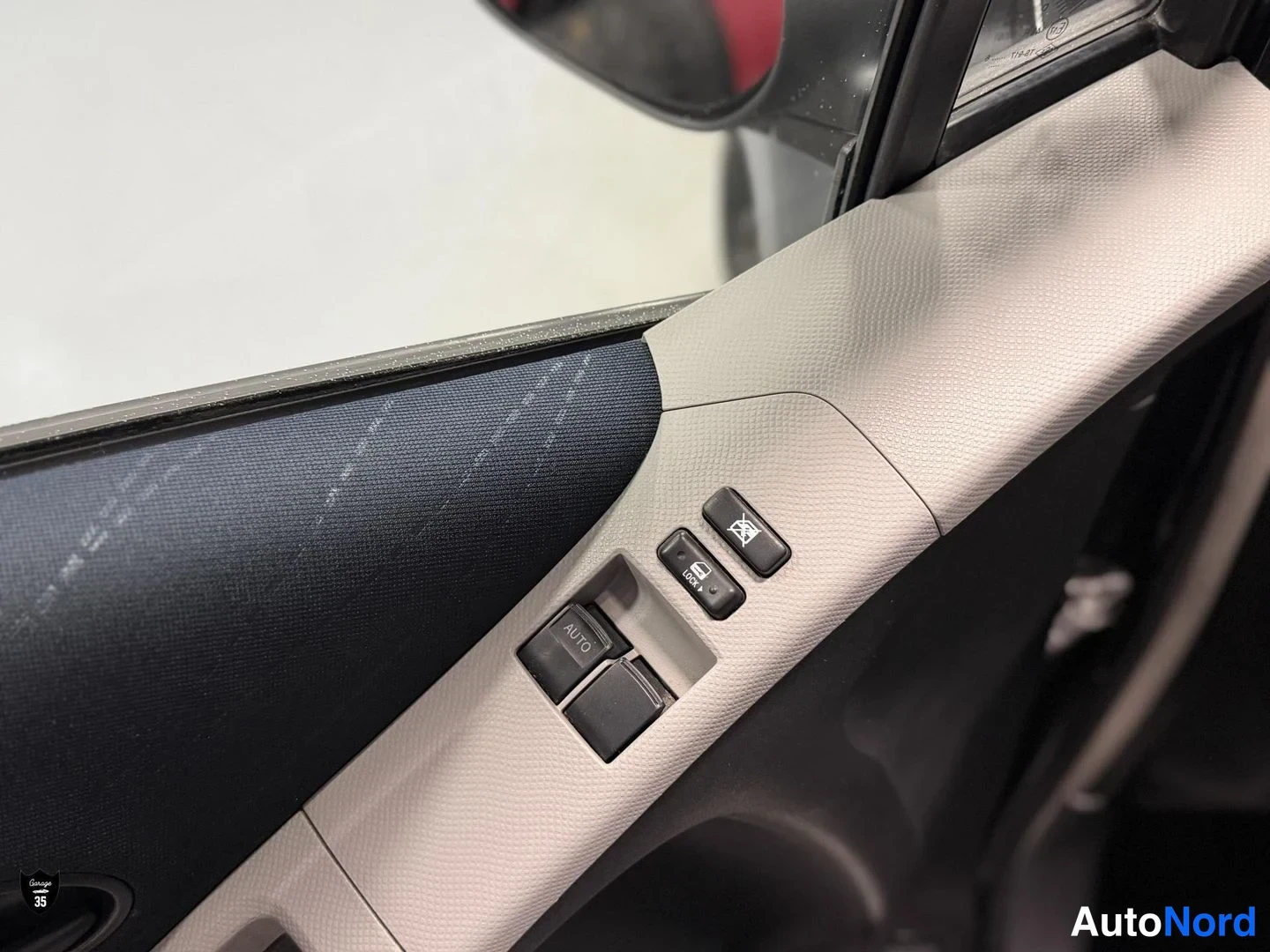 Musta Toyota Yaris 2006, yksityiskohta, kuva 20