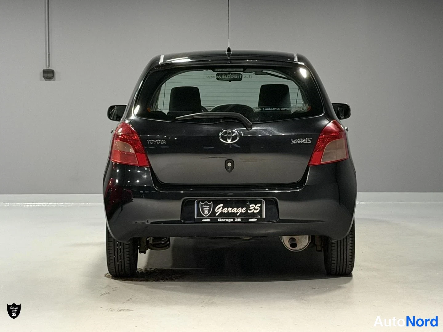 Musta Toyota Yaris 2006, takaa, kuva 8