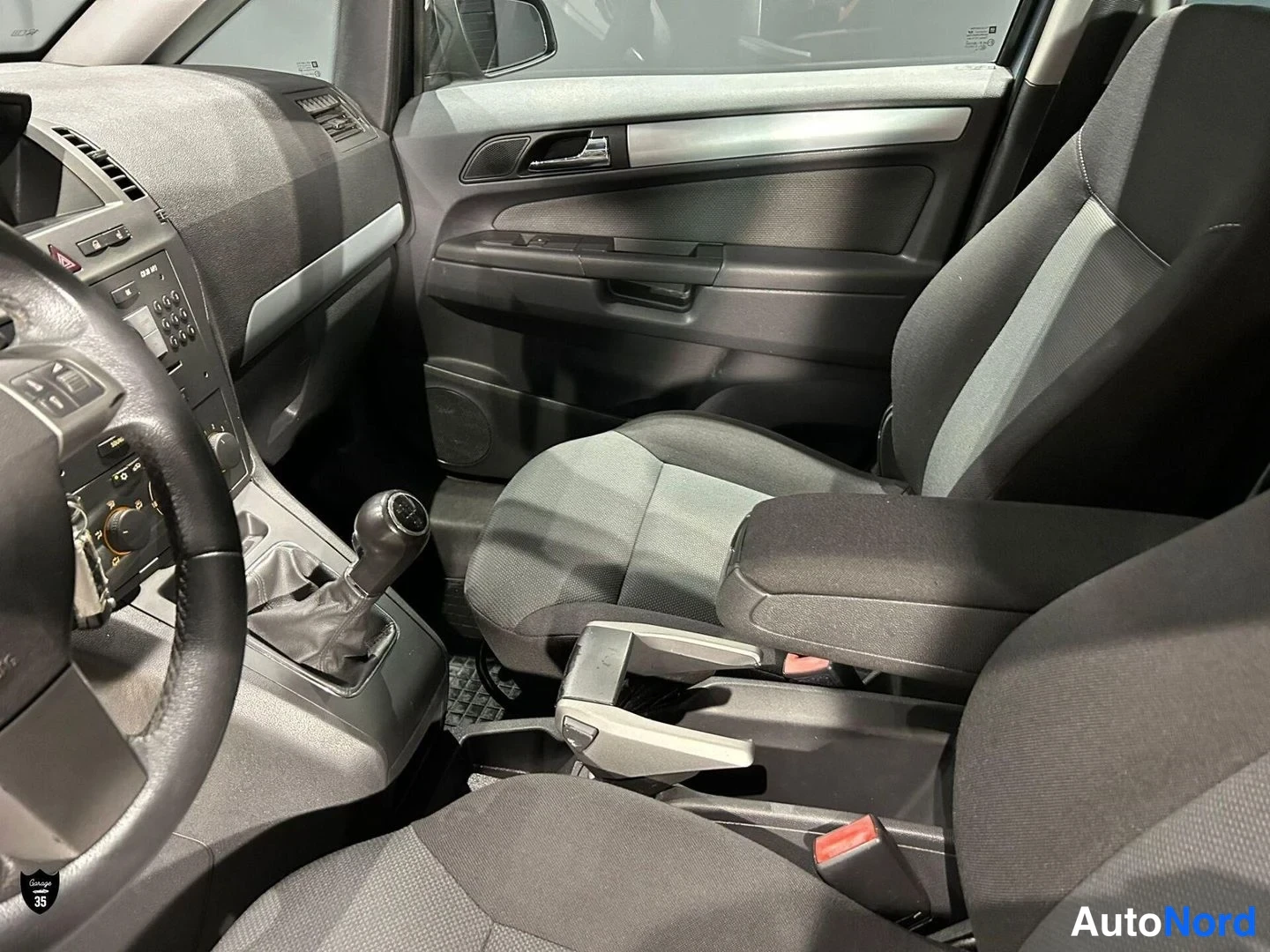 Hopea Opel Zafira 2007, ohjaamo, kuva 12