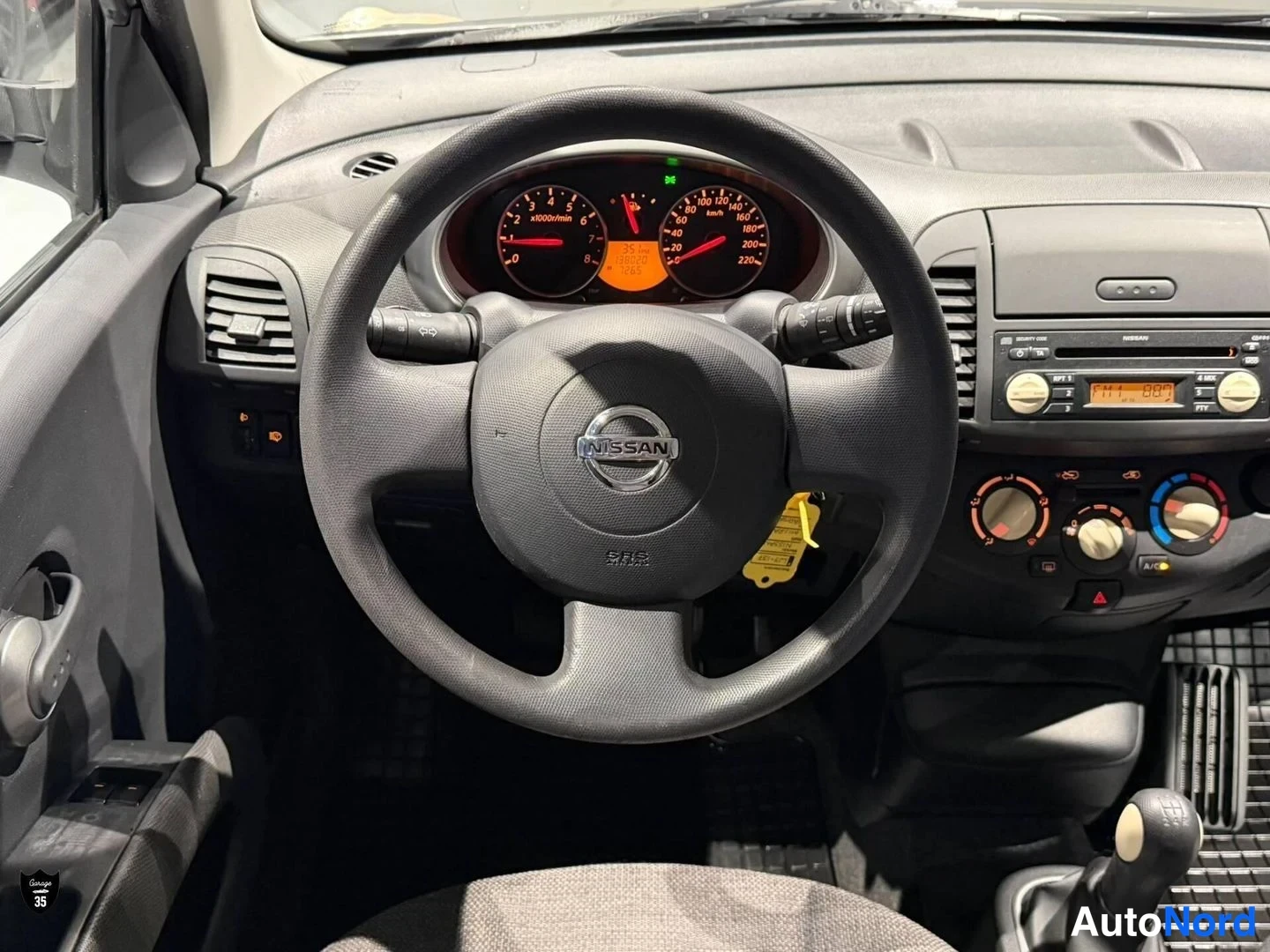 Harmaa Nissan Micra 2006, ohjaamo, kuva 9