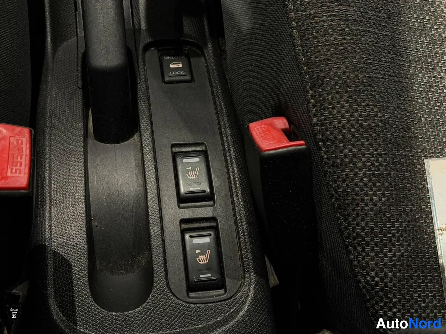 Harmaa Nissan Micra 2006, yksityiskohta, kuva 18