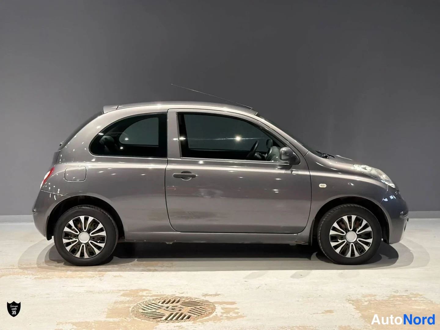 Harmaa Nissan Micra 2006, sivulta, kuva 5