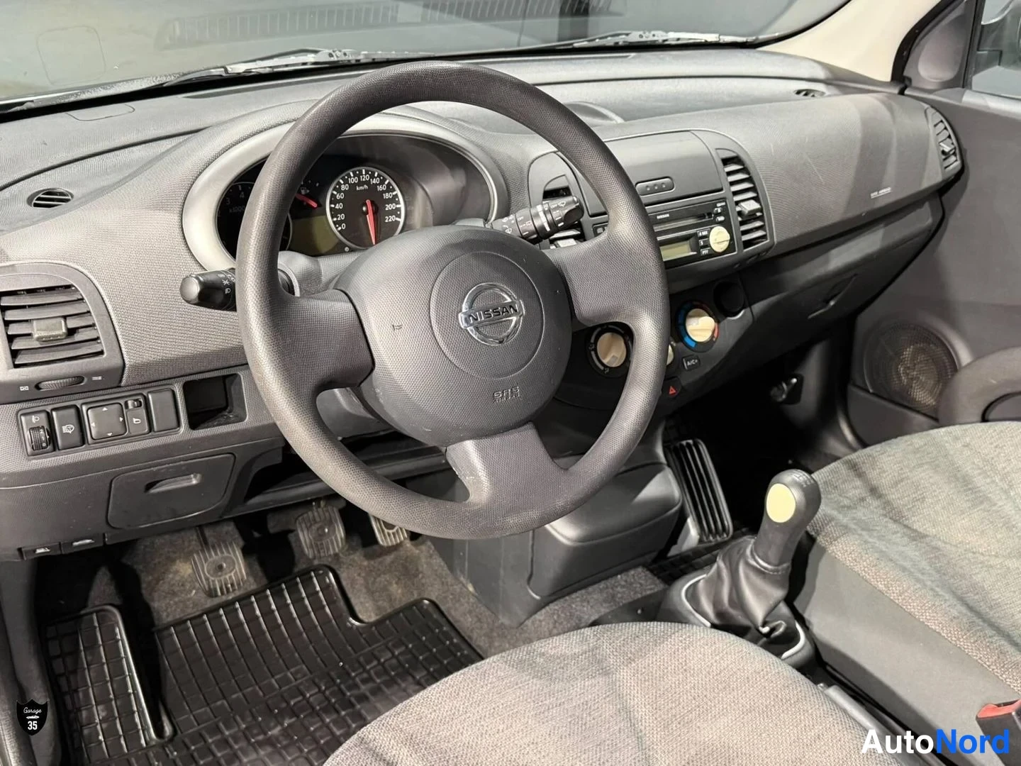 Harmaa Nissan Micra 2006, ohjaamo, kuva 10