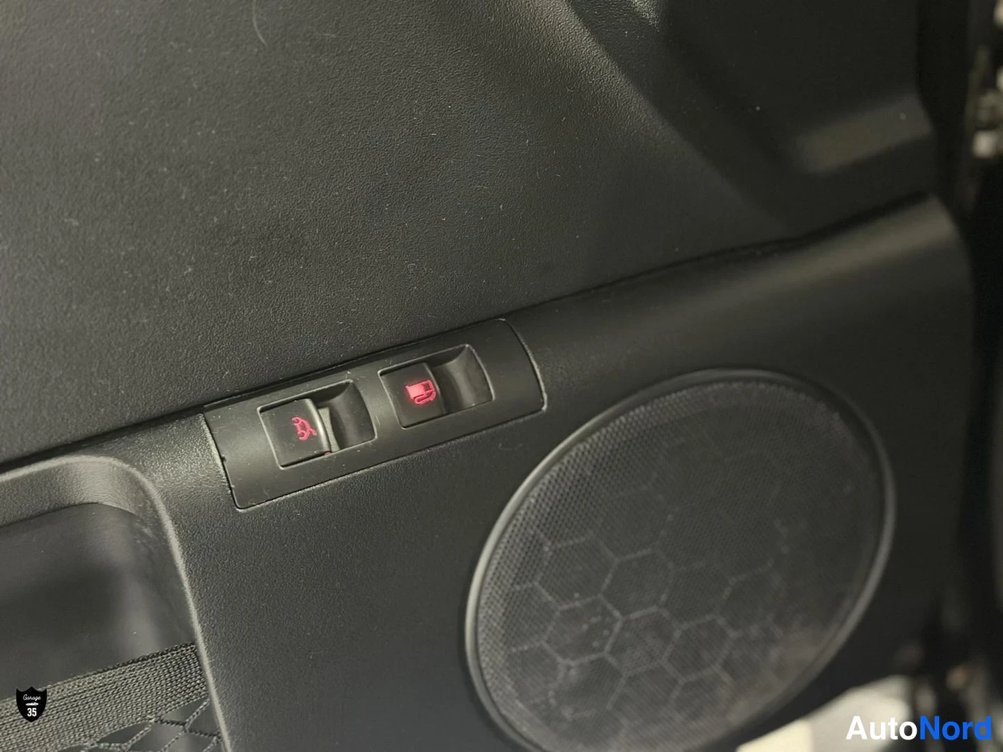 Musta Volkswagen New Beetle 2009, yksityiskohta, kuva 22