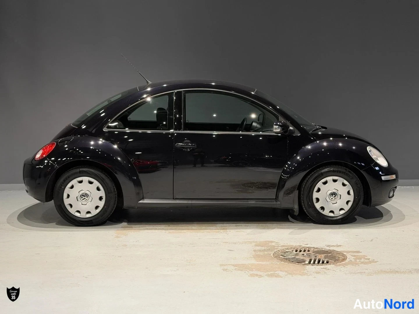 Musta Volkswagen New Beetle 2009, sivulta, kuva 5