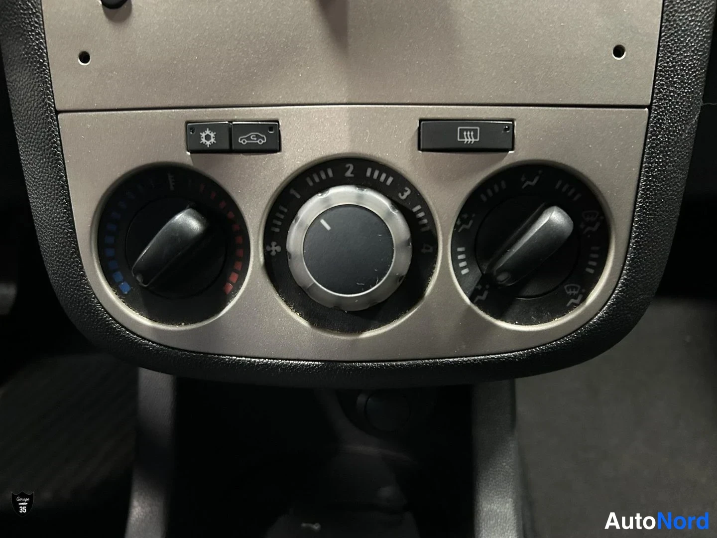 Sininen Opel Corsa 2007, yksityiskohta, kuva 14