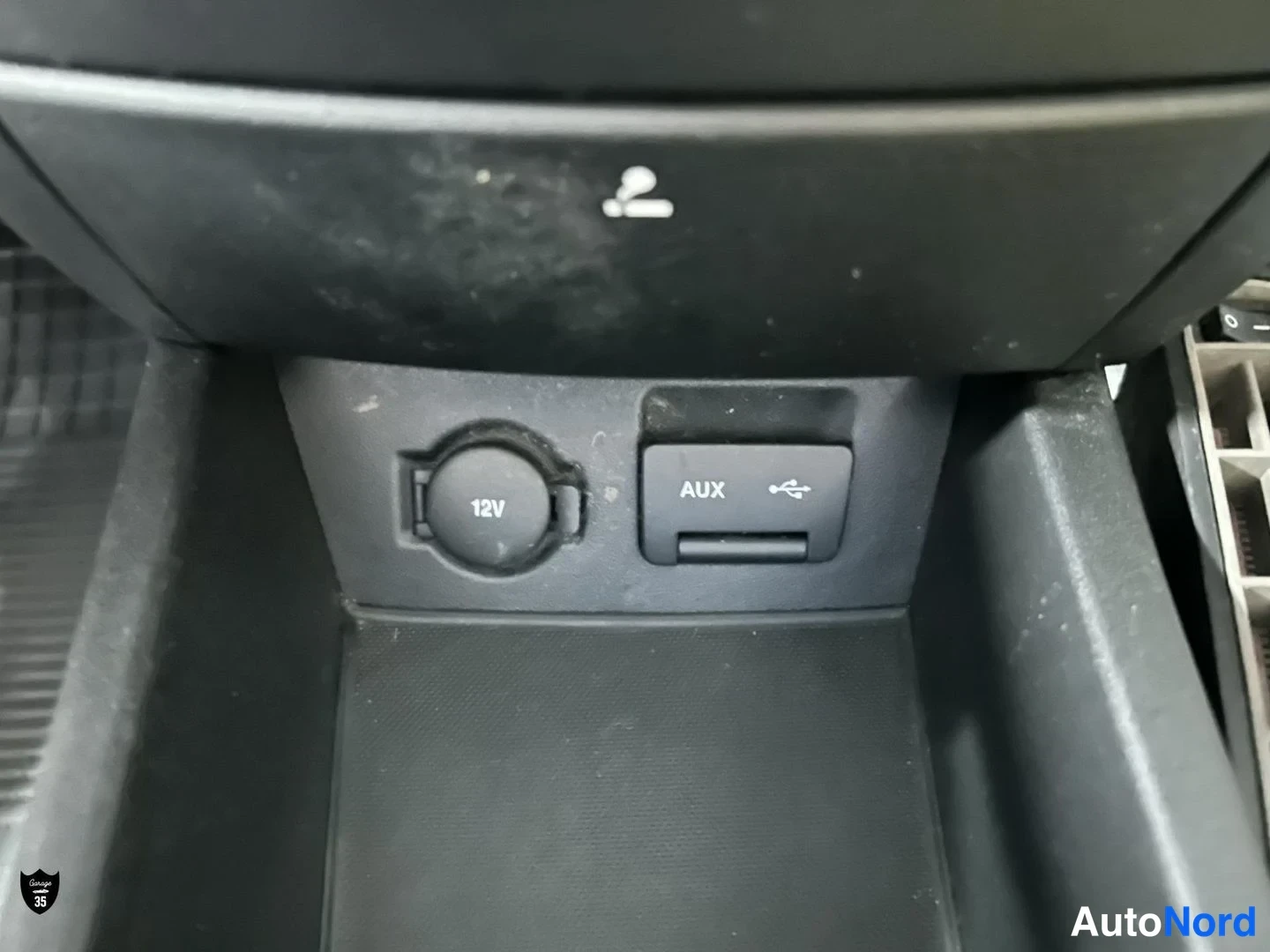 Punainen Kia Ceed SW 2009, yksityiskohta, kuva 18