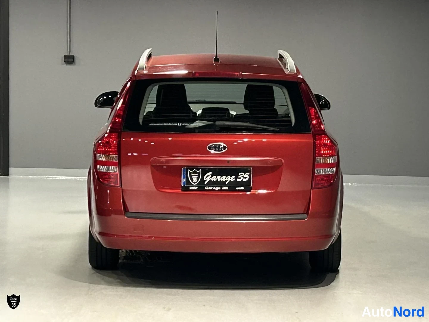 Punainen Kia Ceed SW 2009, takaa, kuva 8