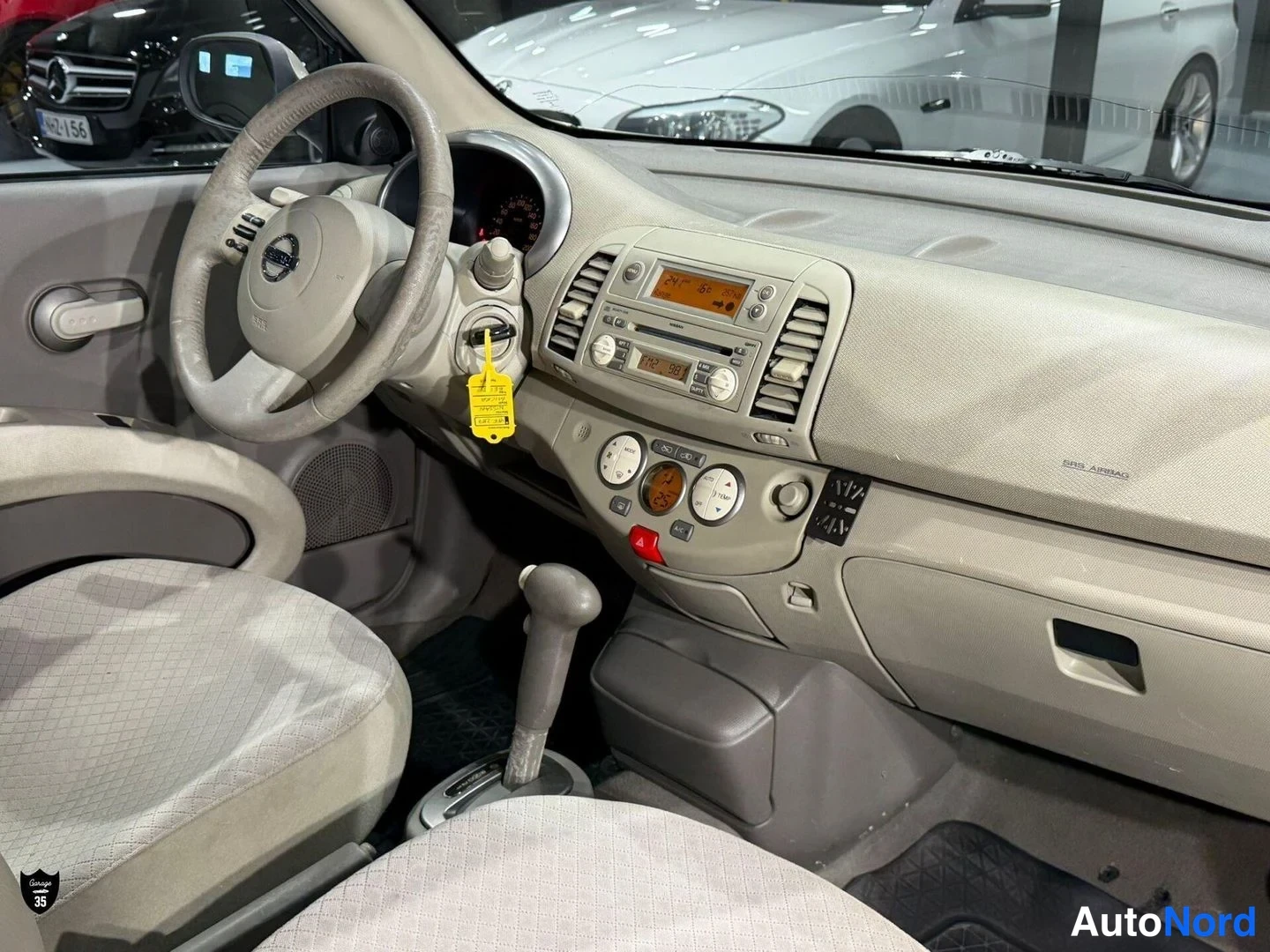 Beige Nissan Micra 2003, ohjaamo, kuva 11
