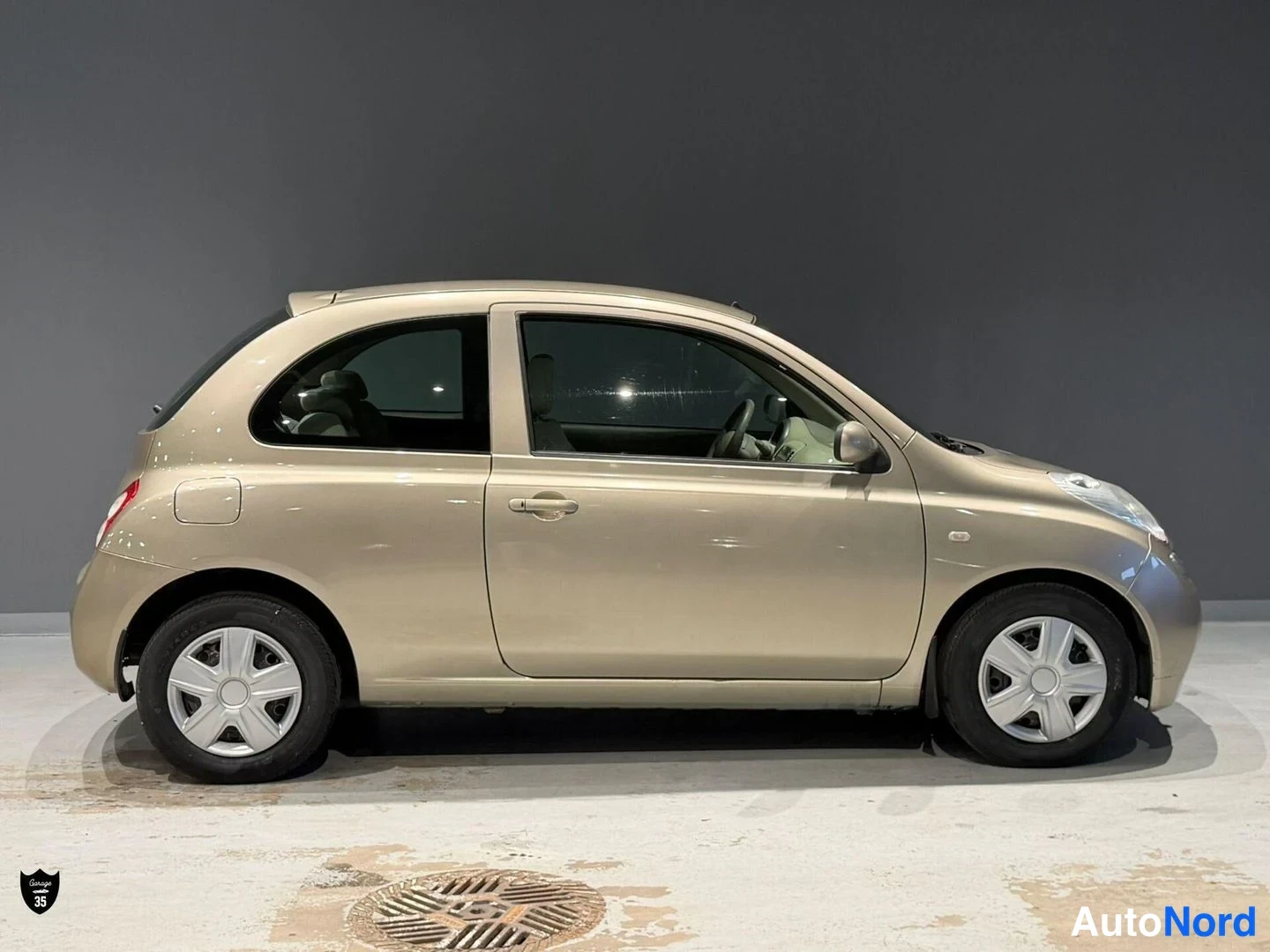 Beige Nissan Micra 2003, sivulta, kuva 5