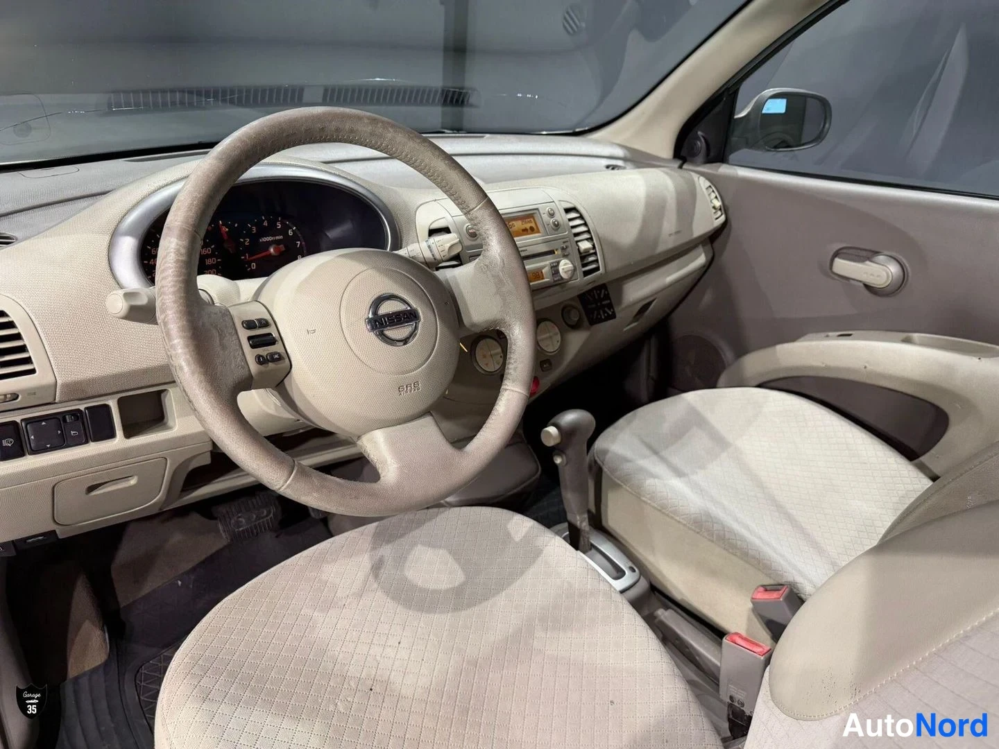 Beige Nissan Micra 2003, ohjaamo, kuva 9