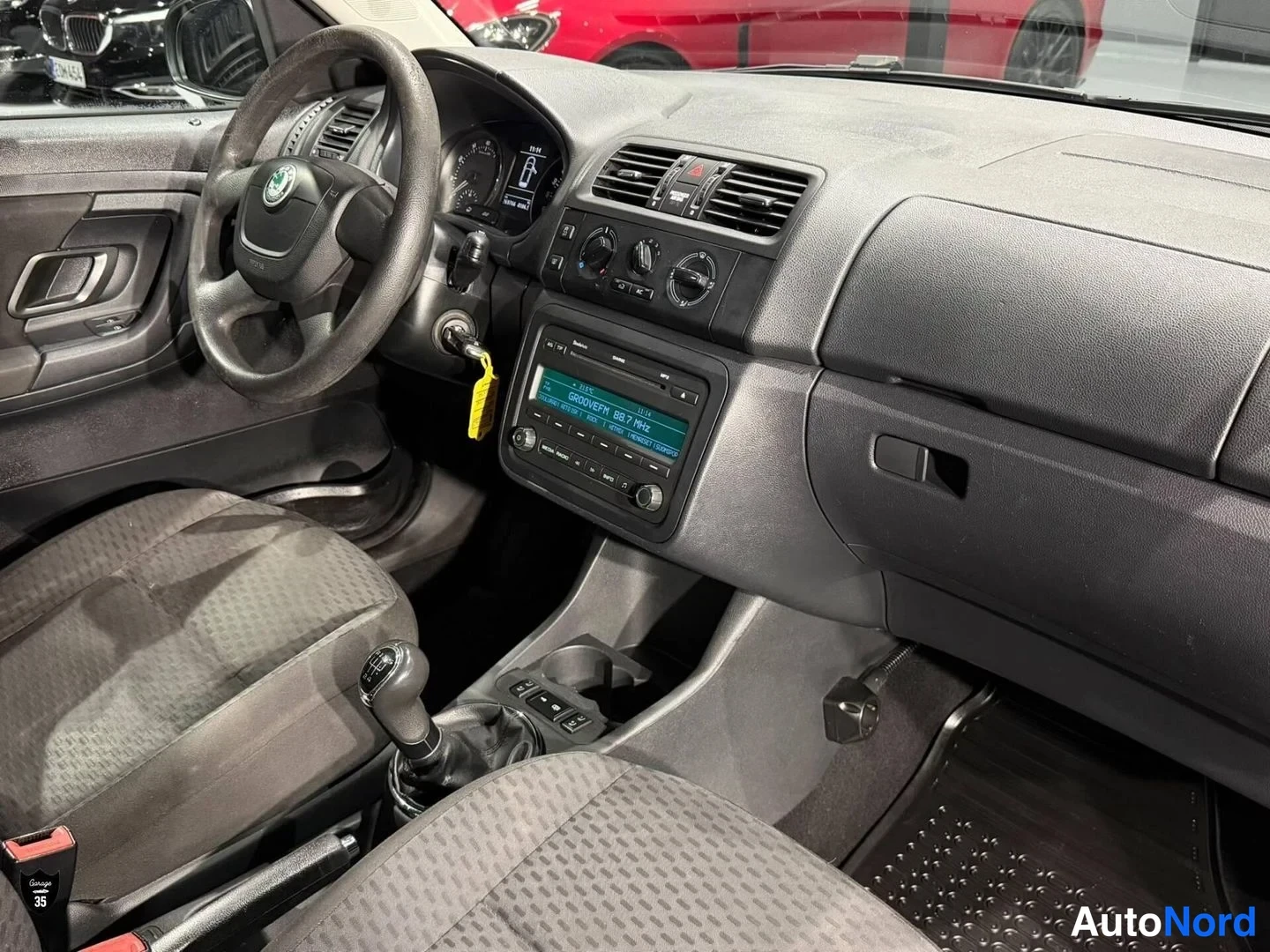 Musta Skoda Roomster 2011, ohjaamo, kuva 11