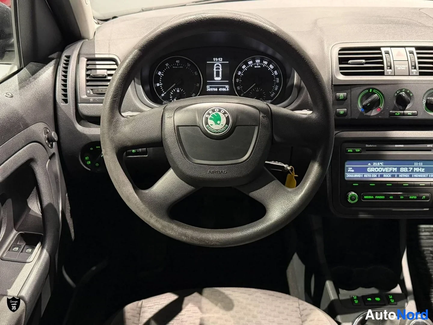Musta Skoda Roomster 2011, ohjaamo, kuva 12
