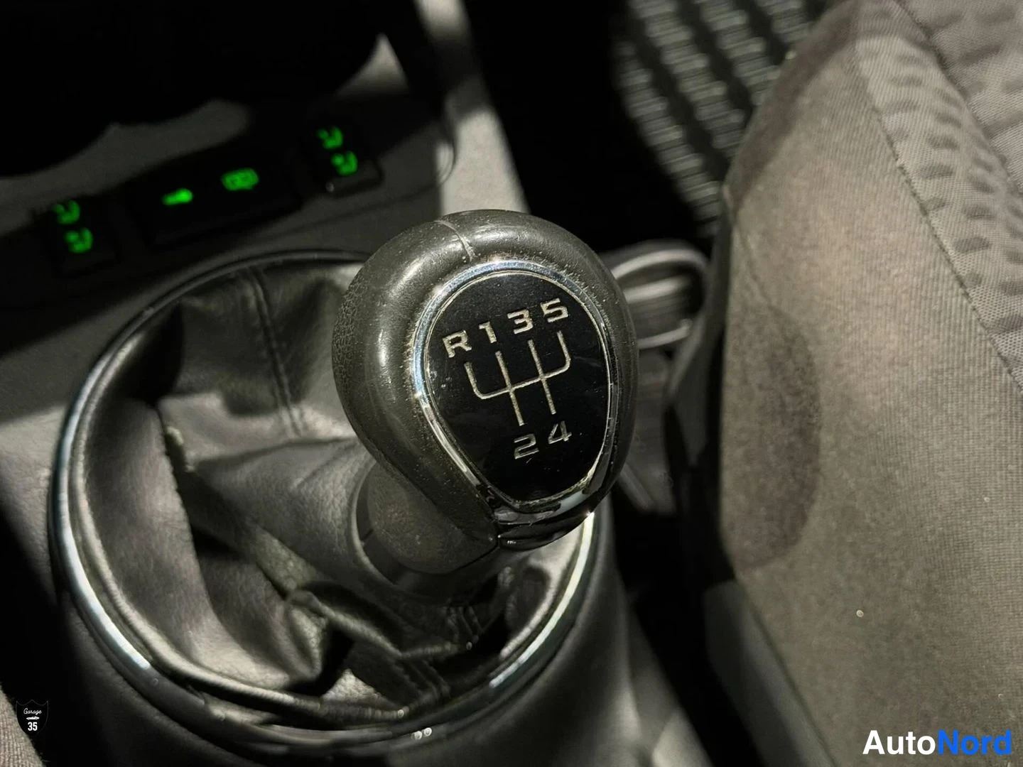 Musta Skoda Roomster 2011, yksityiskohta, kuva 17