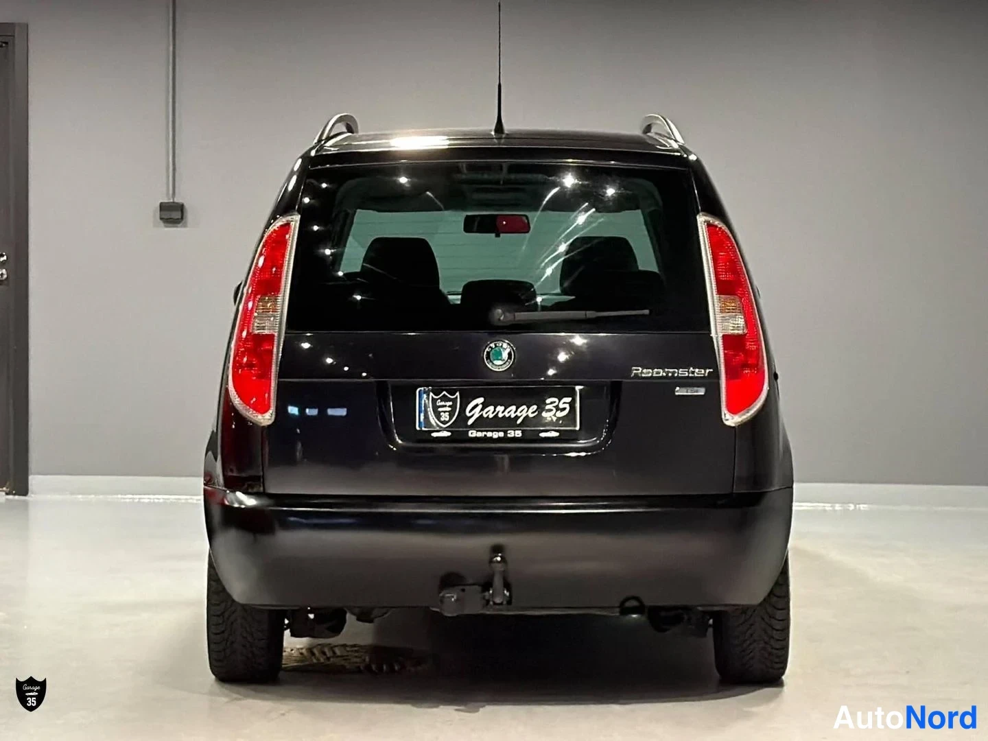 Musta Skoda Roomster 2011, takaa, kuva 8