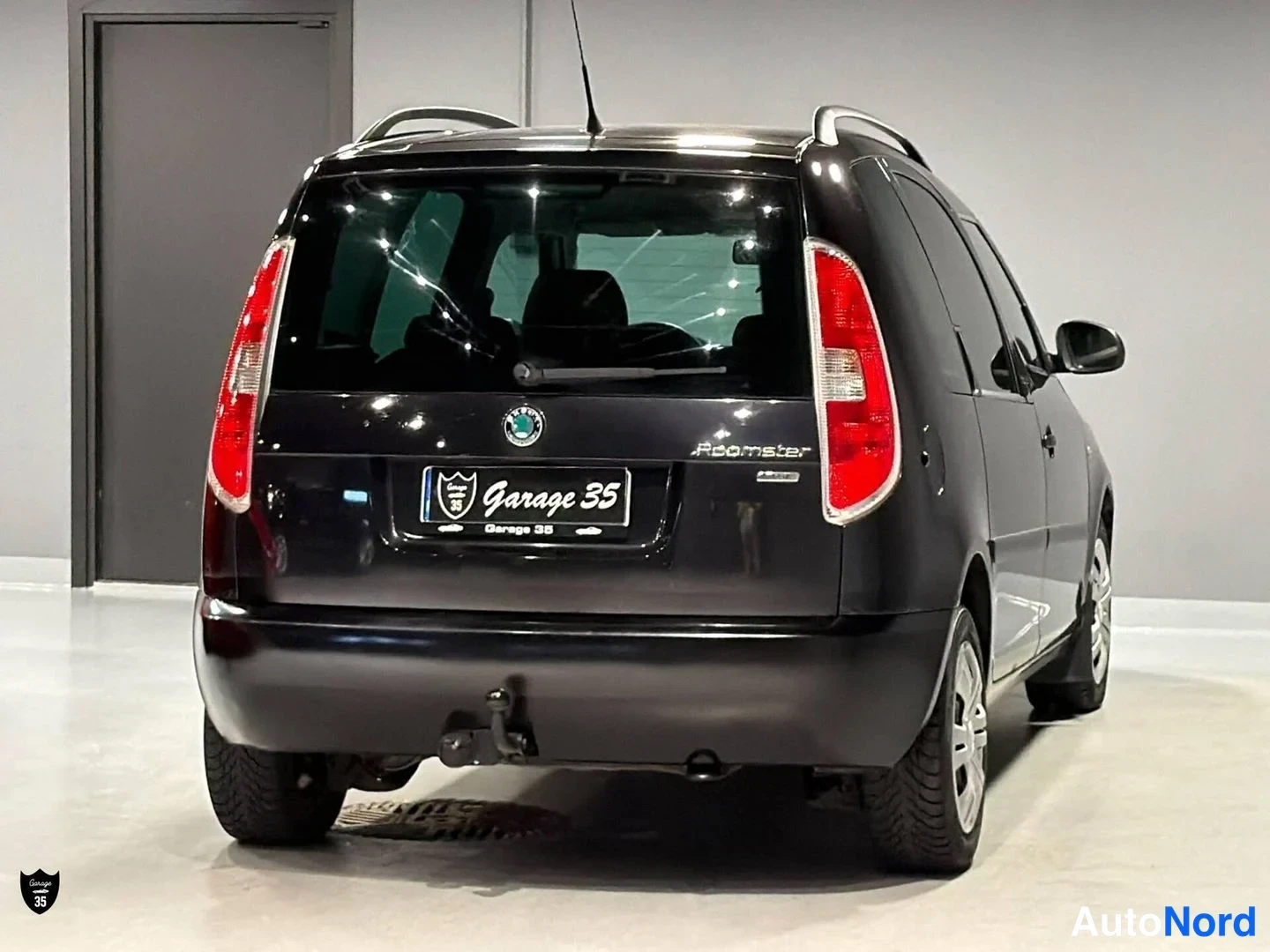 Musta Skoda Roomster 2011, takaviisto, kuva 7