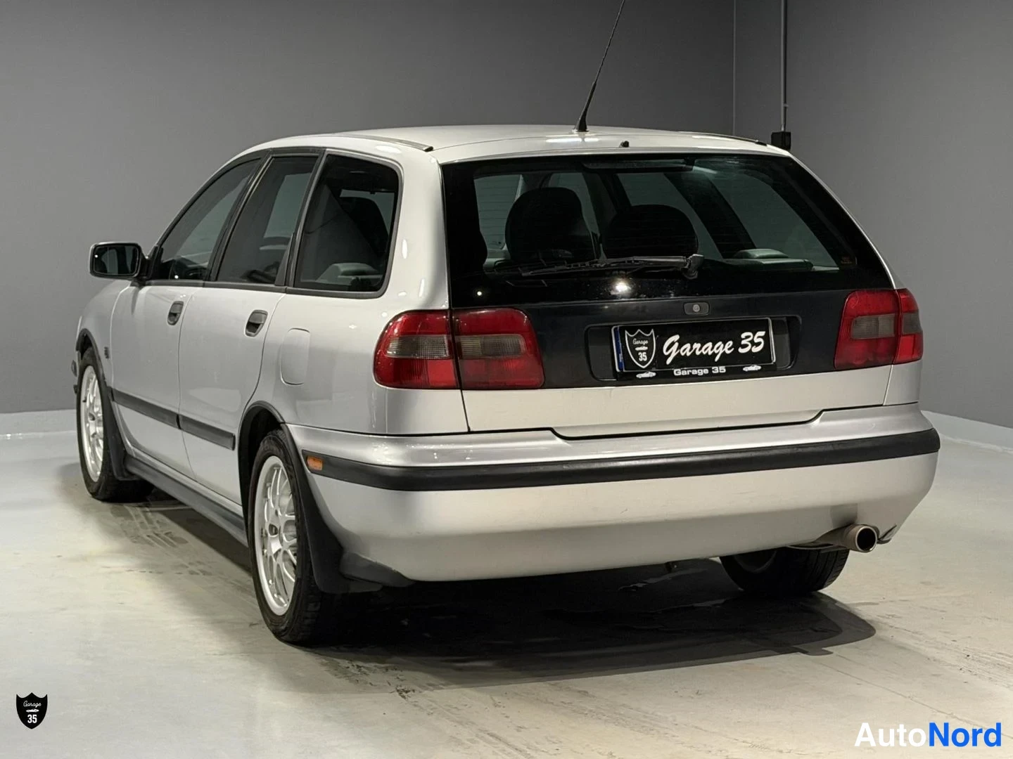 Hopea Volvo V40 1999, takaviisto, kuva 6