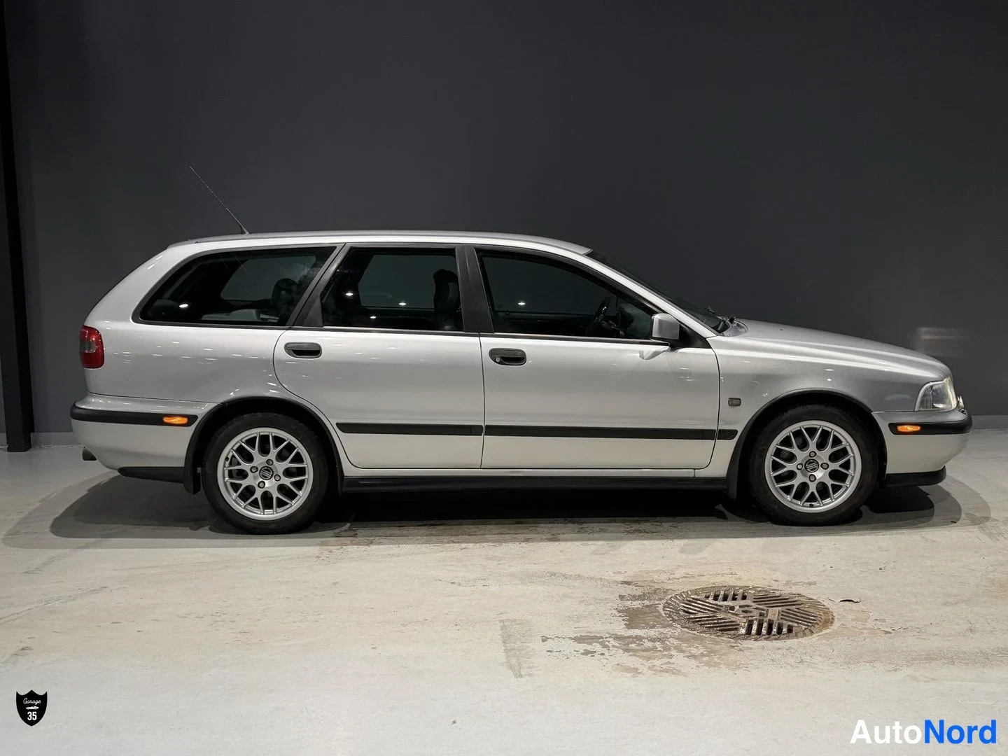 Hopea Volvo V40 1999, sivulta, kuva 5