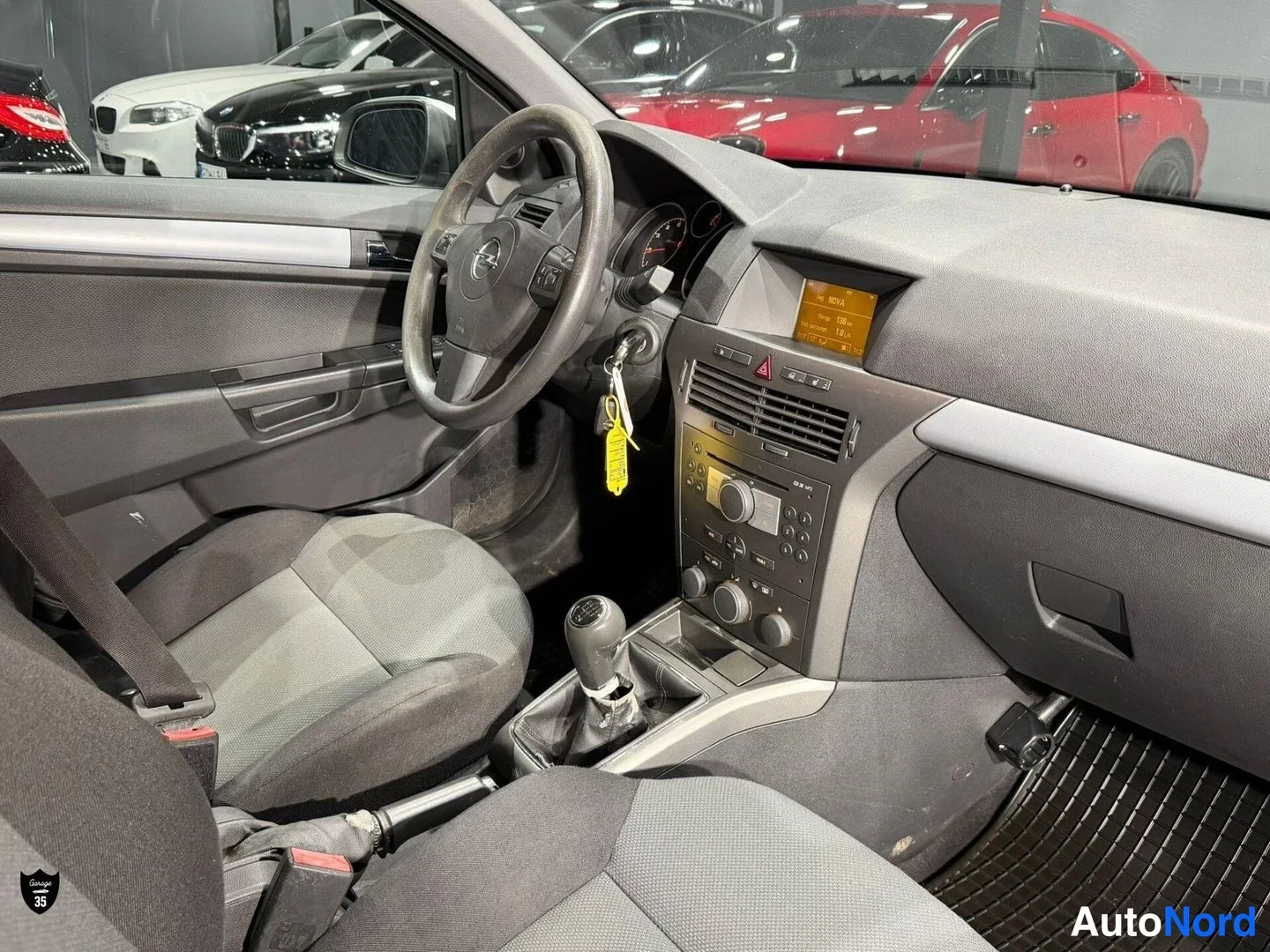 Hopea Opel Astra 2006, ohjaamo, kuva 10