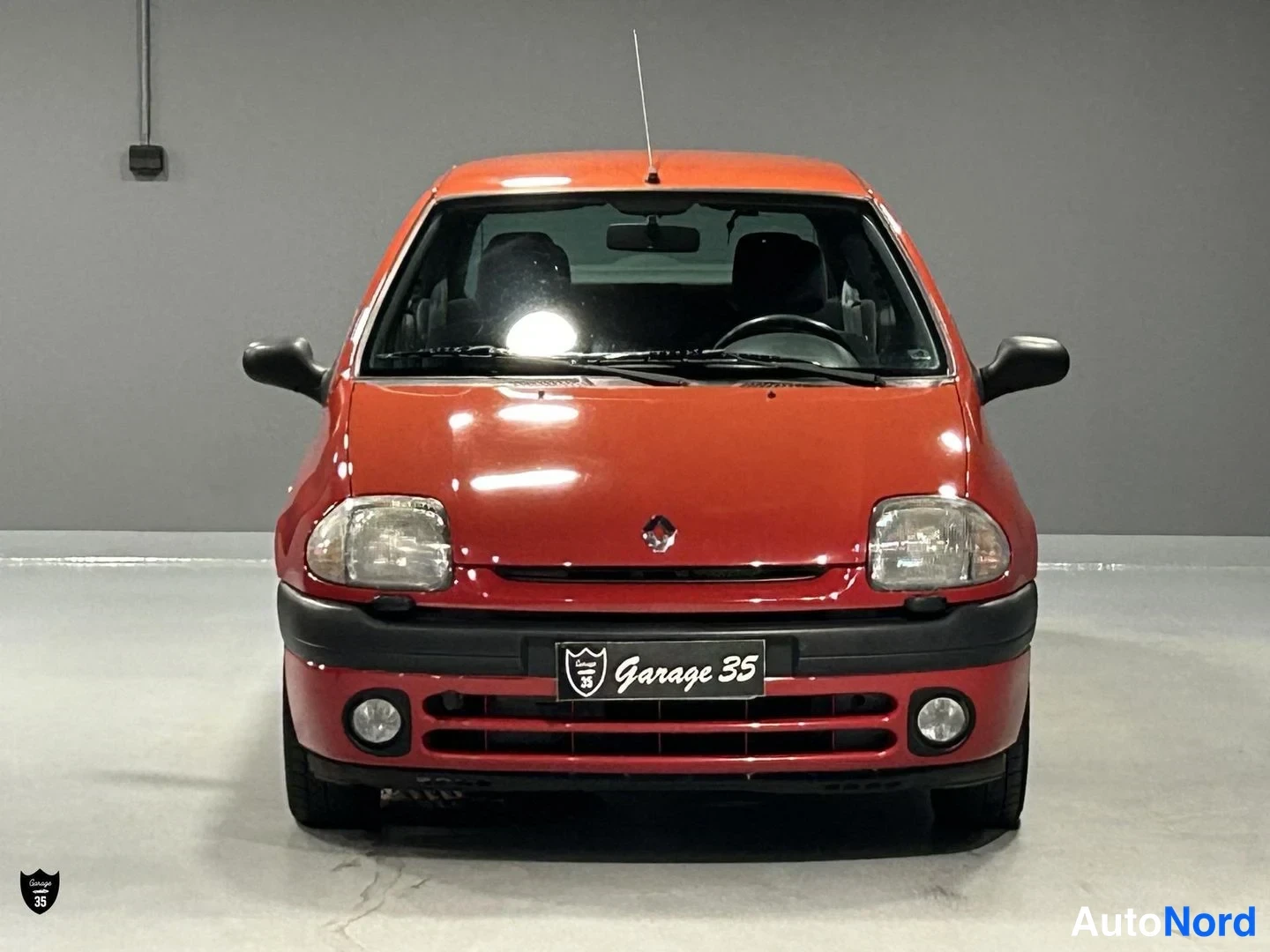 Punainen Renault Clio 1999, edestä, kuva 4