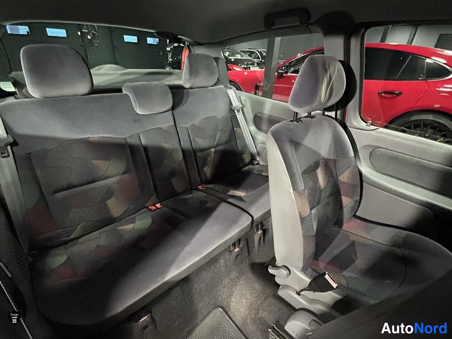 Punainen Renault Clio 1999, takaistuimet, kuva 13
