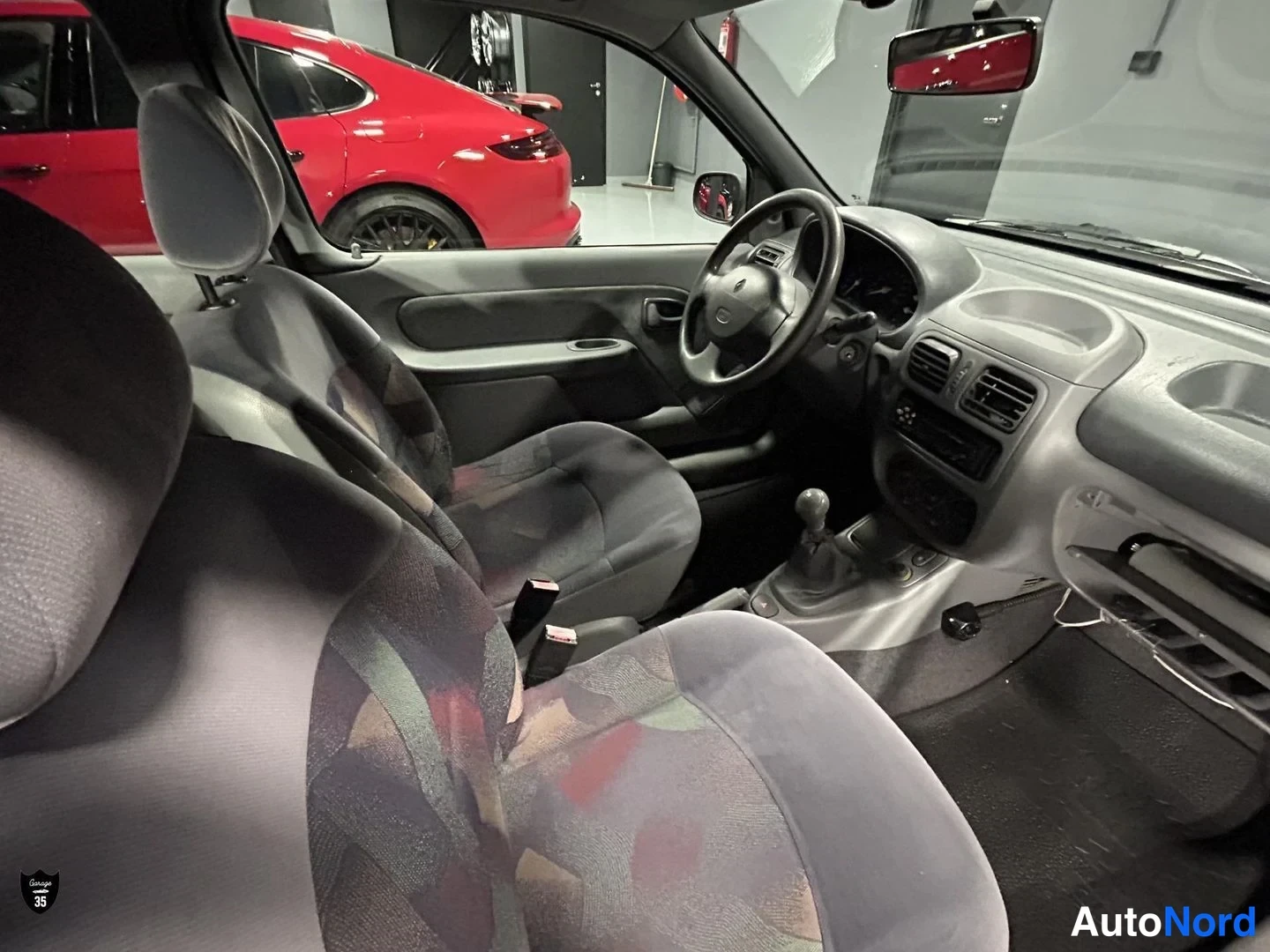 Punainen Renault Clio 1999, etuistuimet, kuva 11
