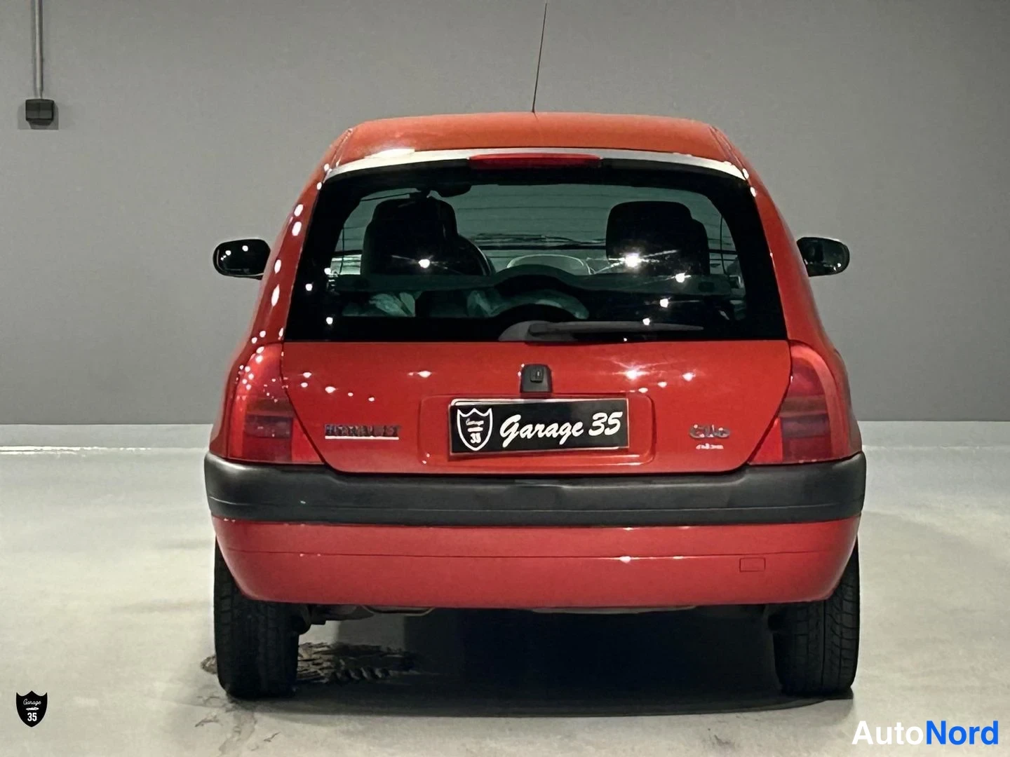 Punainen Renault Clio 1999, takaa, kuva 8
